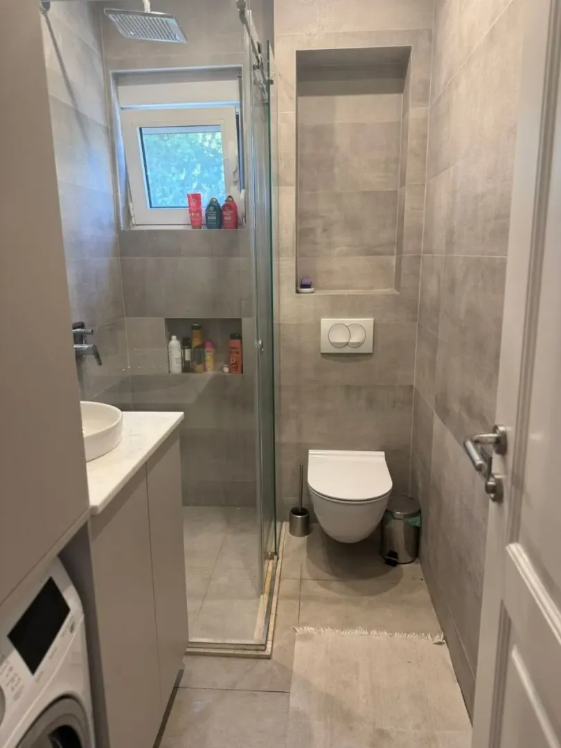 Izdavanje, dvosoban stan, 80m², Centar, Tivat