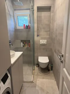 Izdavanje, dvosoban stan, 80m², Centar, Tivat - image 17