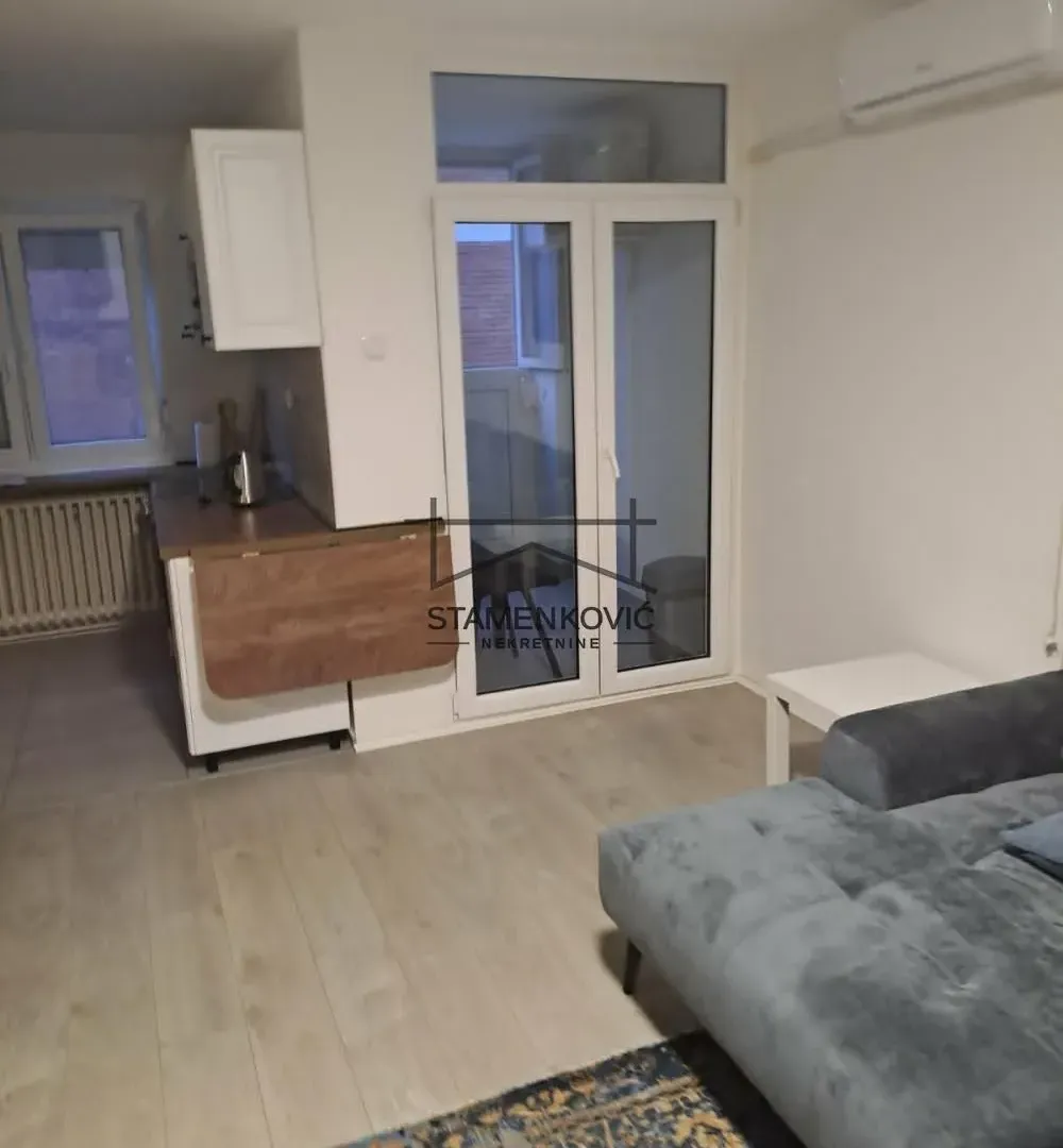 Prodaja, trosoban stan, 500m², Novo naselje, Novi Sad