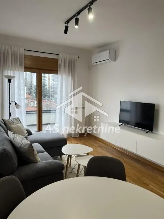 Rent, two bedroom apartment, 43m², Južni Bulevar, Vračar Sve Podlokacije