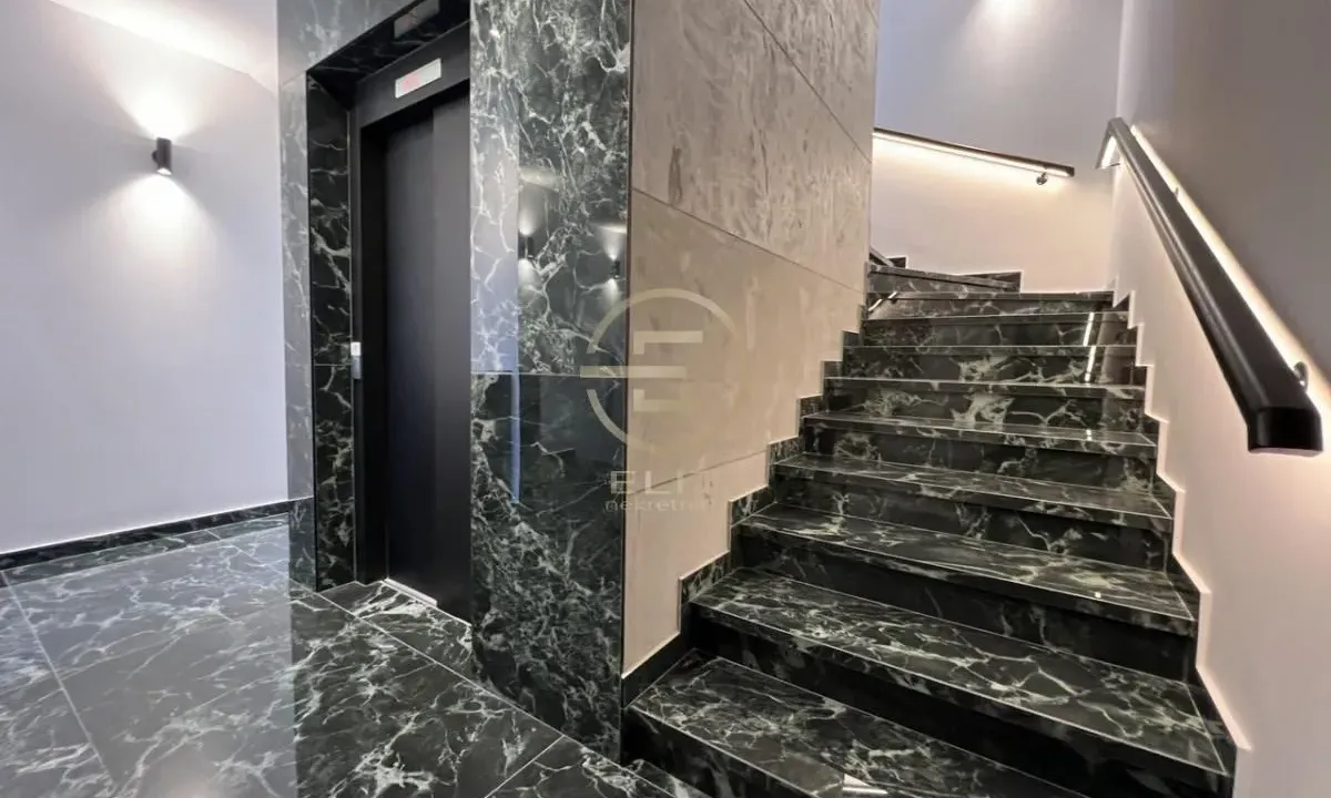 Prodaja, četvorosoban stan, 134m², Bulevar Evrope, Novi Sad Sve Podlokacije