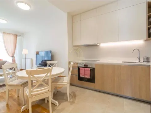 Izdavanje, trosoban stan, 87m², Savski Venac, Beograd - image 7