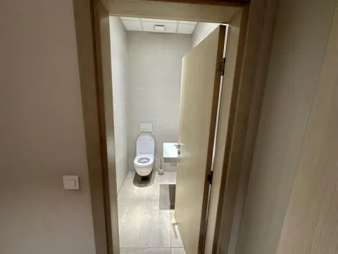 Izdavanje, poslovni prostor, 240m², Centar, Tivat - image 4