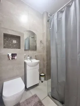 Rent, three bedroom apartment, 90m², Bečići, Budva - image 9