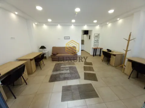 Rent, office space, 54m², Centar, Podgorica - image 3