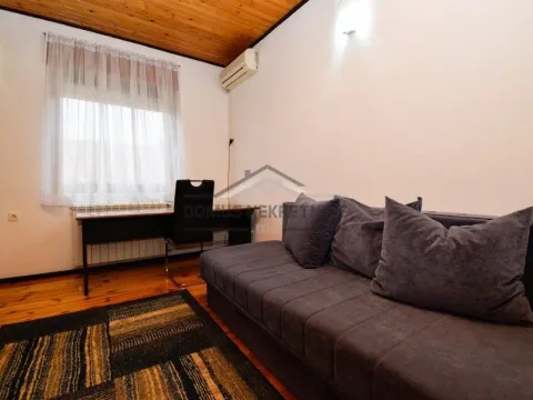 Izdavanje, kuća, 250m², Stari Aerodrom, Podgorica - image 14