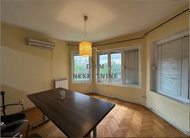 Izdavanje, kuća, 250m², Zabjelo, Podgorica