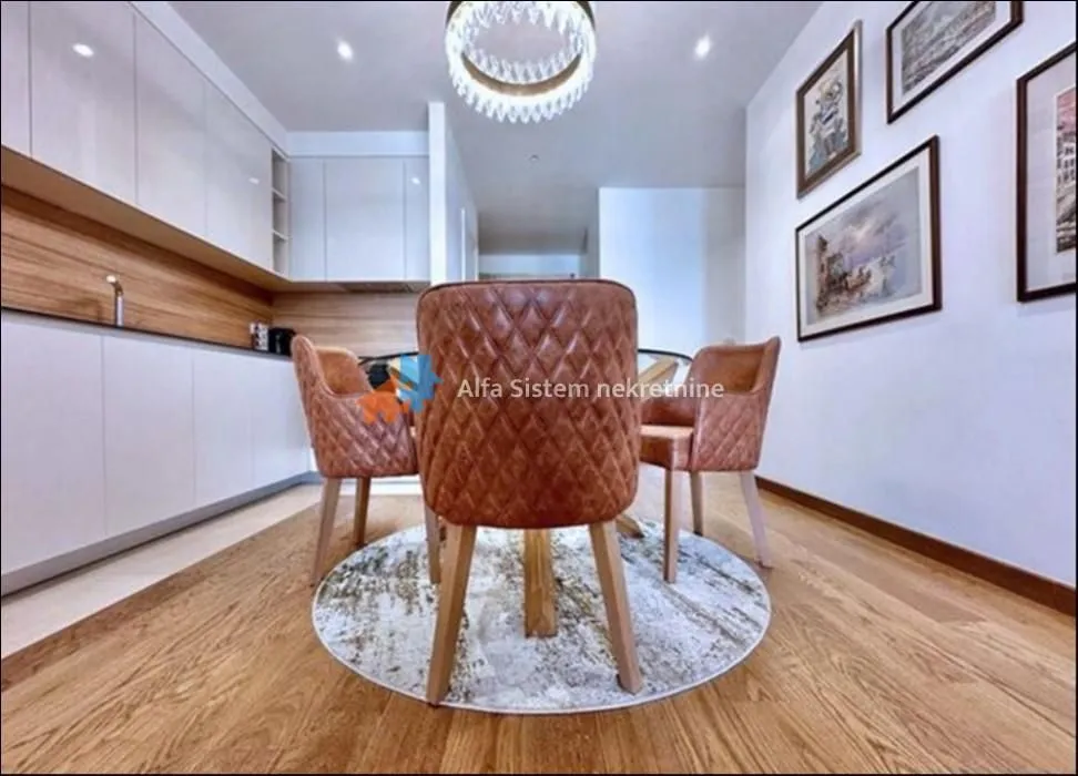 Izdavanje, trosoban stan, 83m², Savski Venac, Beograd