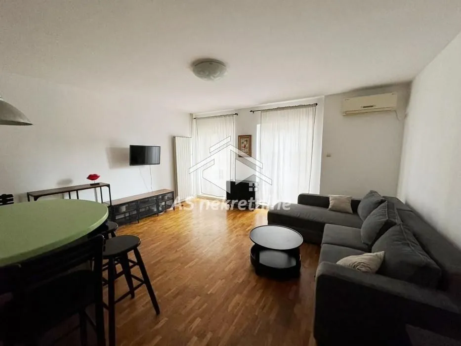 Rent, two bedroom apartment, 73m², Južni Bulevar, Vračar Sve Podlokacije