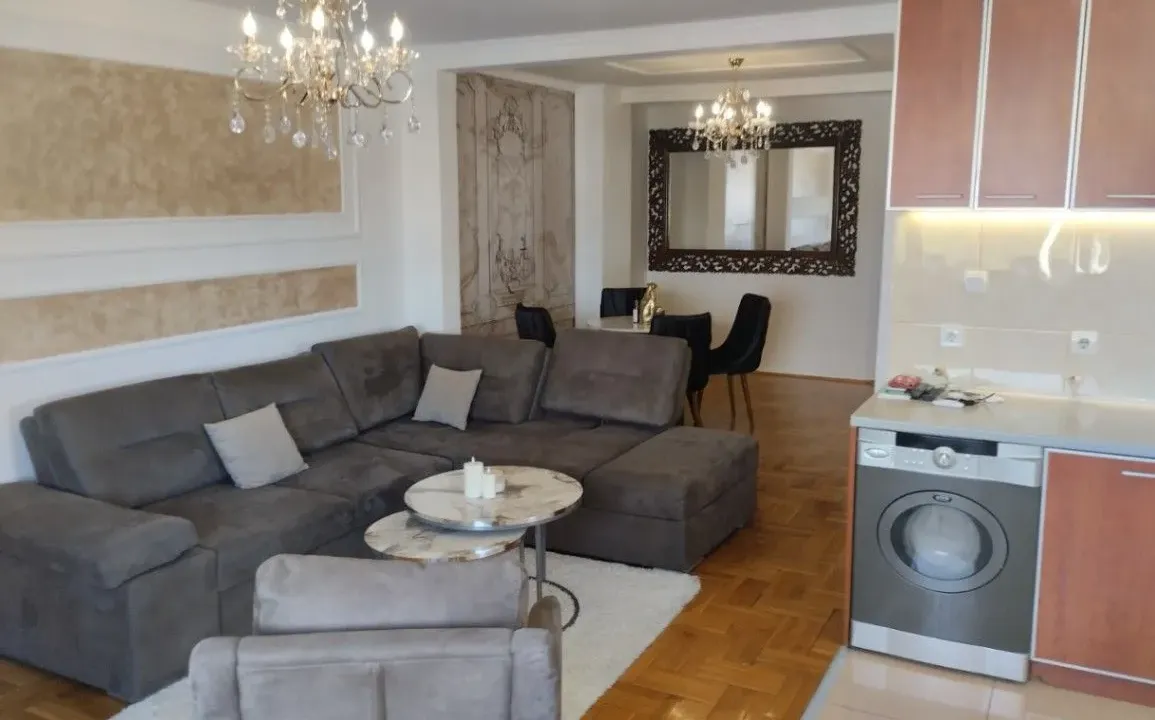 Prodaja, dvosoban stan, 90m², Centar, Podgorica