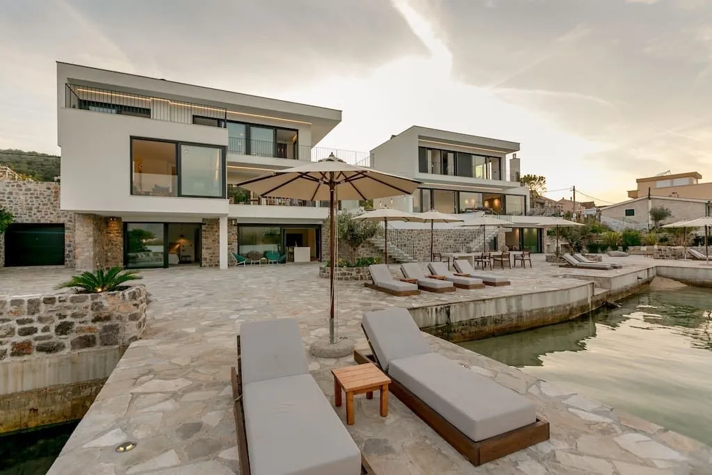 Prodaja, kuća, 676m², Tivat, Crna Gora