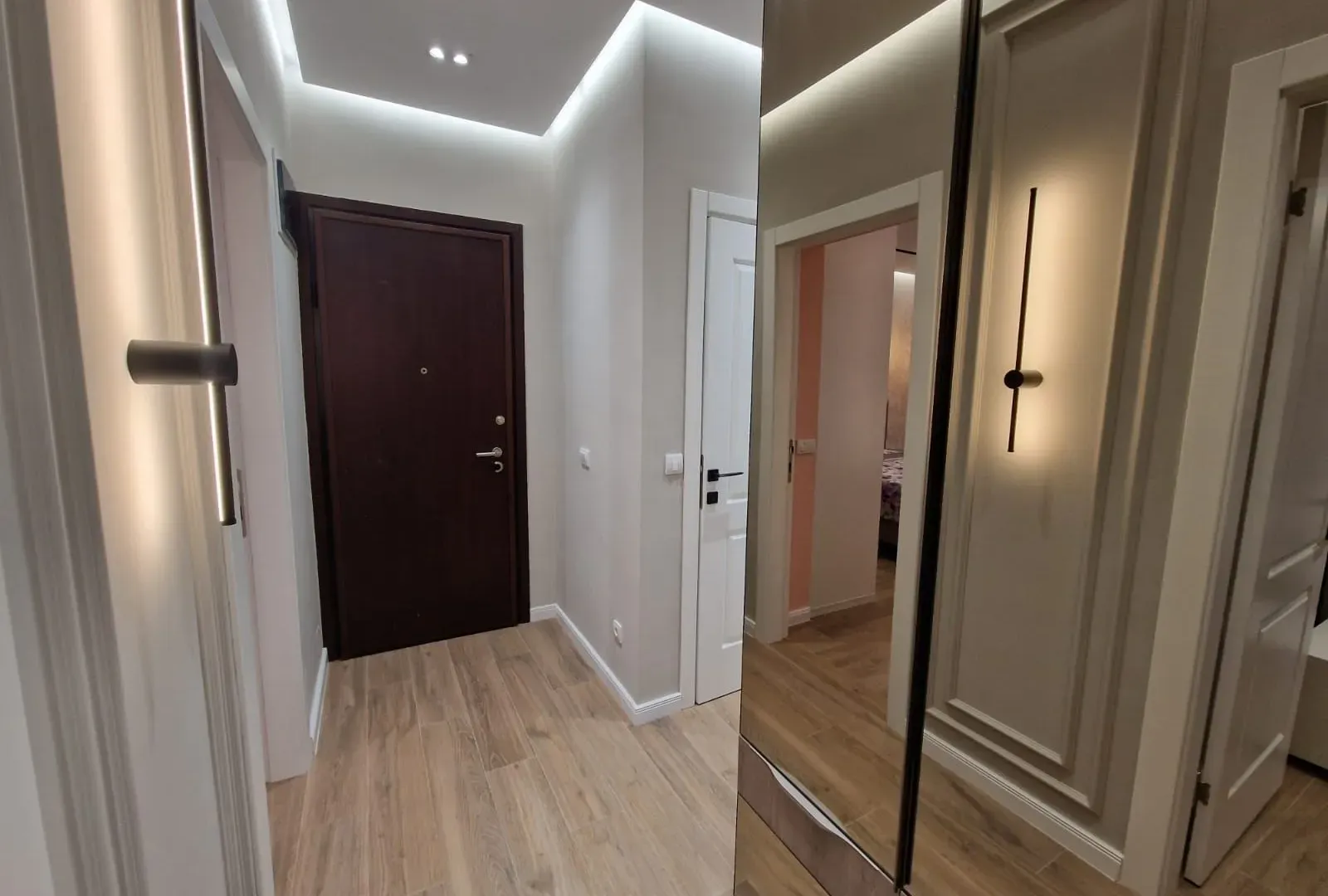 Izdavanje, dvosoban stan, 72m², Tivat, Crna Gora