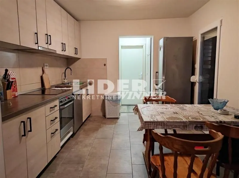 Sale, house, 270m², Zvezdara Sve Podlokacije, Beograd