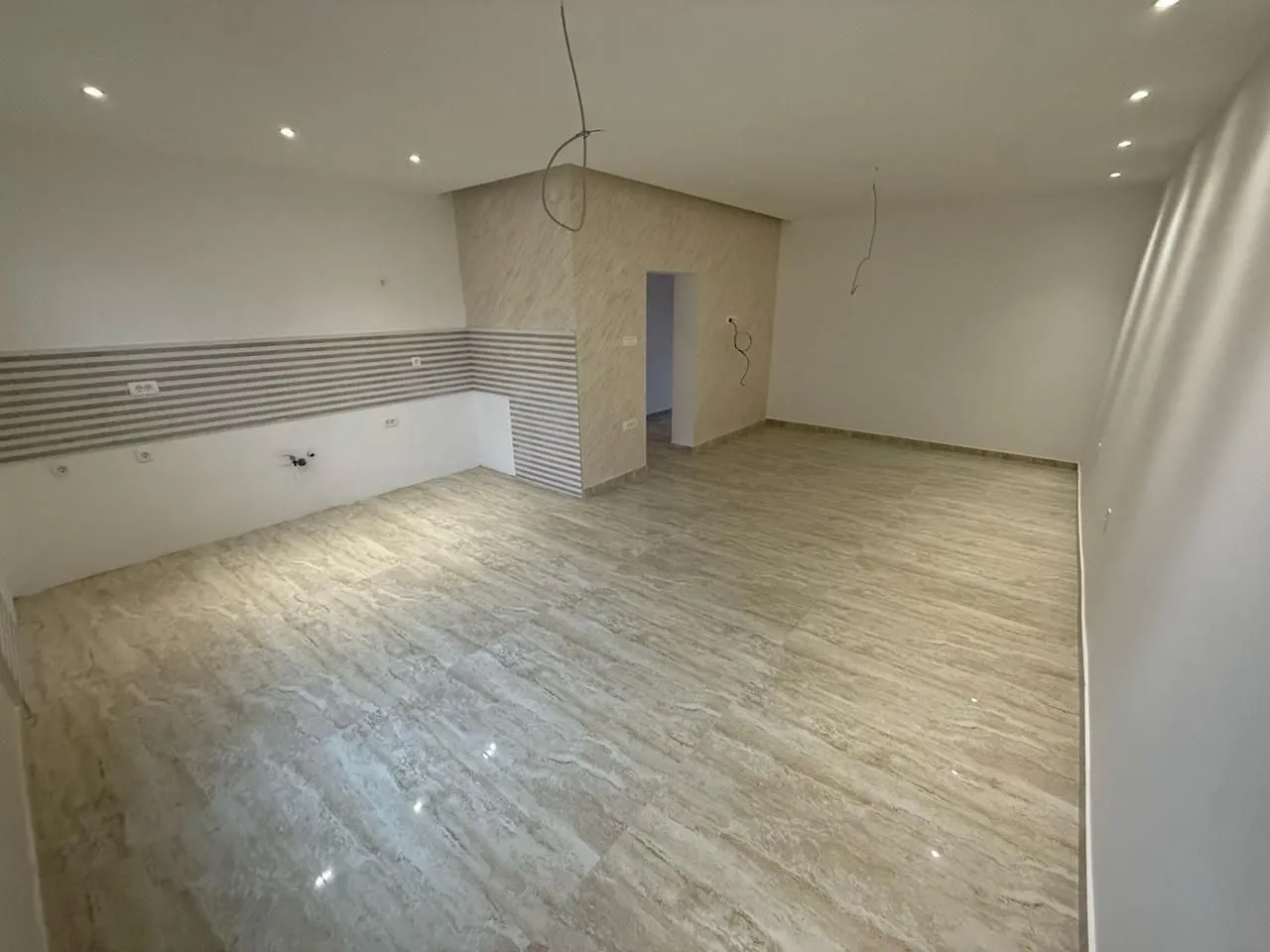 Prodaja, trosoban stan, 78m², Centar, Tivat