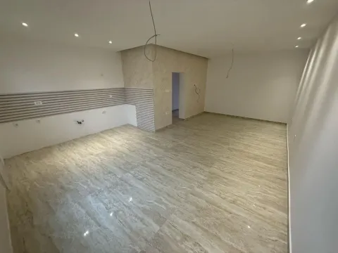 Prodaja, trosoban stan, 78m², Centar, Tivat - image 2