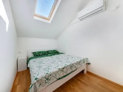 Izdavanje, jednosoban stan, 45m², Pobrežje, Podgorica - image 4