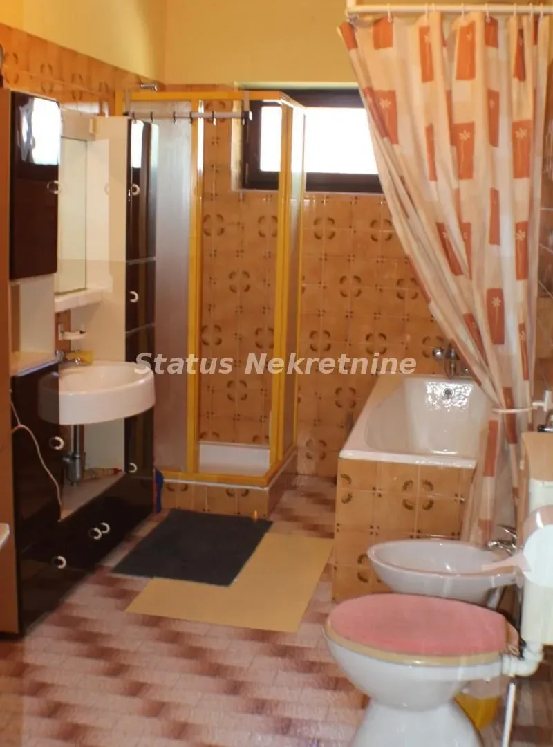Prodaja, kuća, 372m², Bački Petrovac, Novi Sad