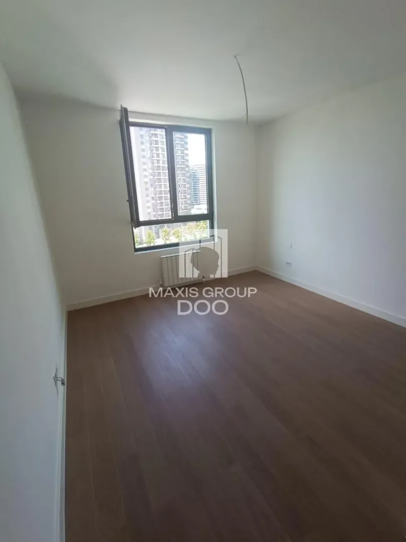 Izdavanje, četvorosoban stan, 116m², Savski Venac, Beograd