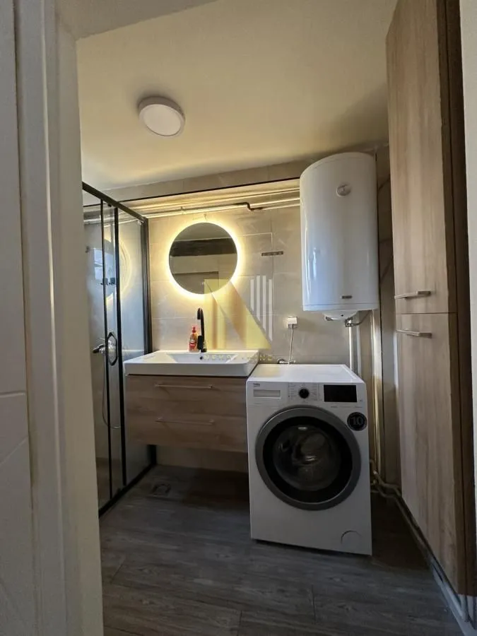 Izdavanje, dvosoban stan, 53m², Centar, Novi Sad