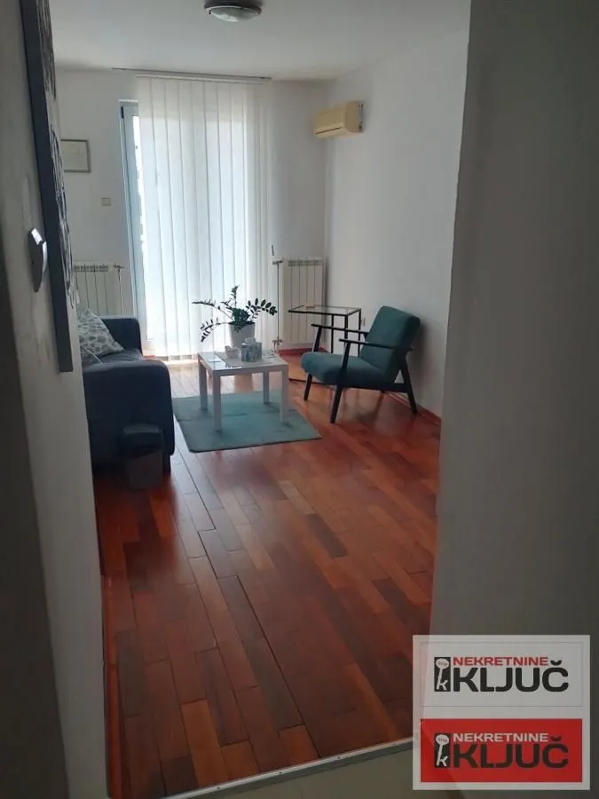Prodaja, jednosoban stan, 28m², Bulevar Oslobodjenja, Novi Sad Sve Podlokacije