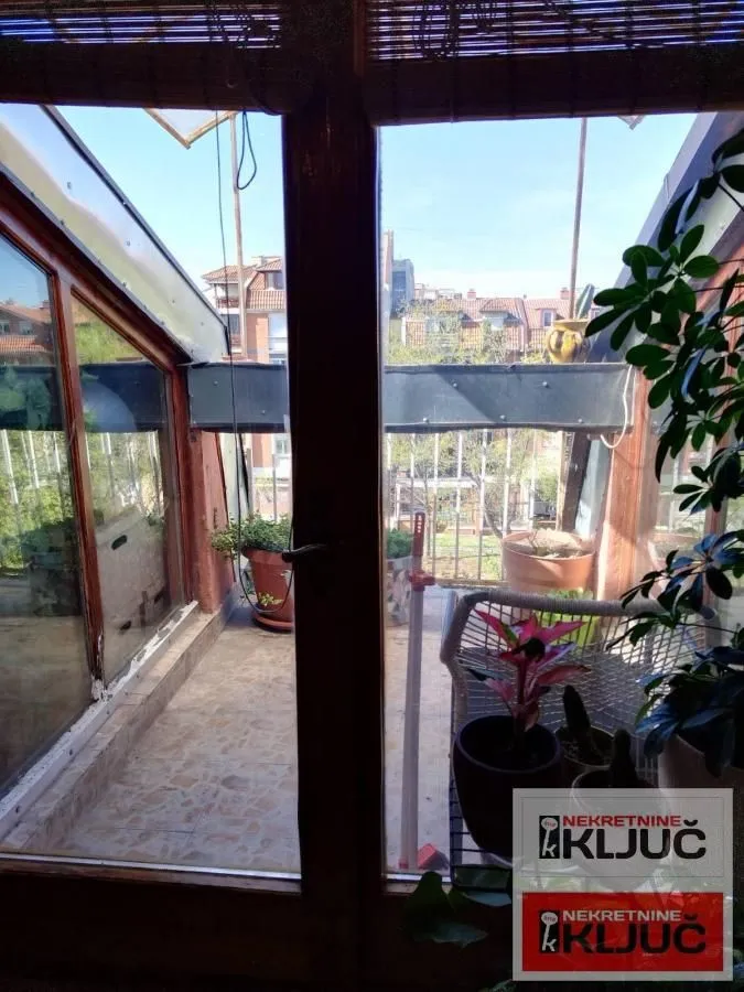 Prodaja, trosoban stan, 76m², Novo naselje, Novi Sad