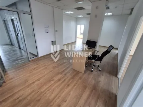 Izdavanje, poslovni prostor, 164m², Savski Venac, Beograd