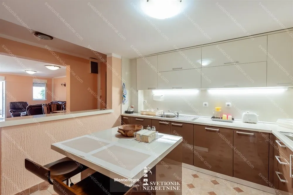 Prodaja, trosoban stan, 178m², Topla, Herceg Novi