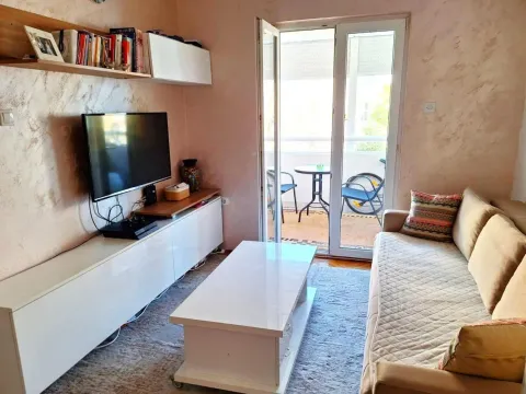 Rent, apartment, 35m², Stari Aerodrom, Podgorica - image 1