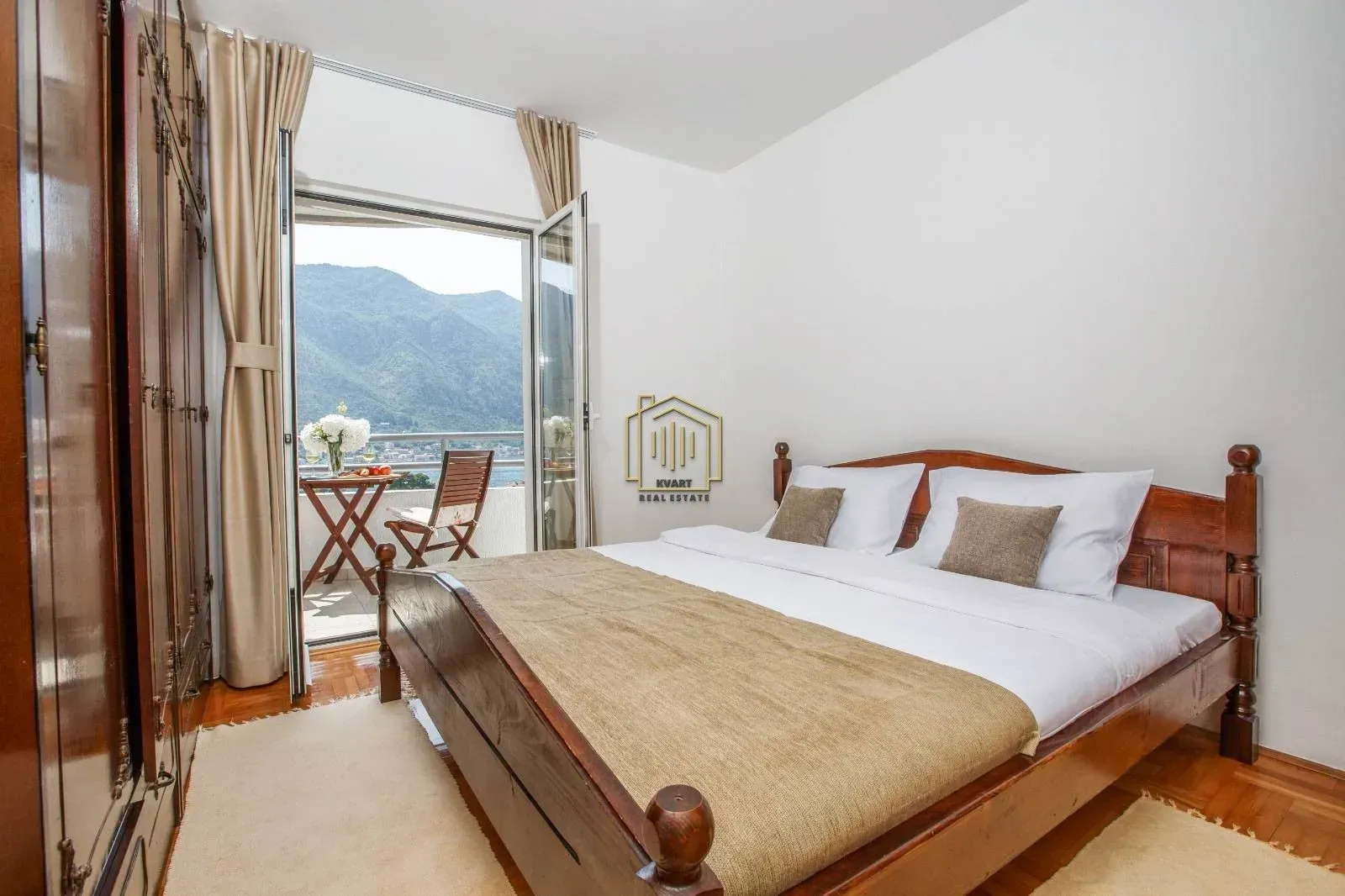 Izdavanje, dvosoban stan, 70m², Dobrota, Kotor
