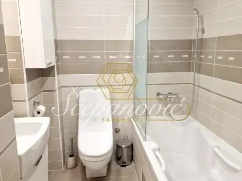 Izdavanje, trosoban stan, 105m², Centar, Novi Sad - image 11