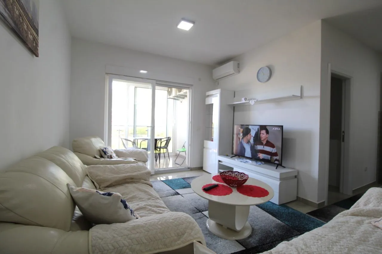 Izdavanje, jednosoban stan, 50m², Šušanj, Bar