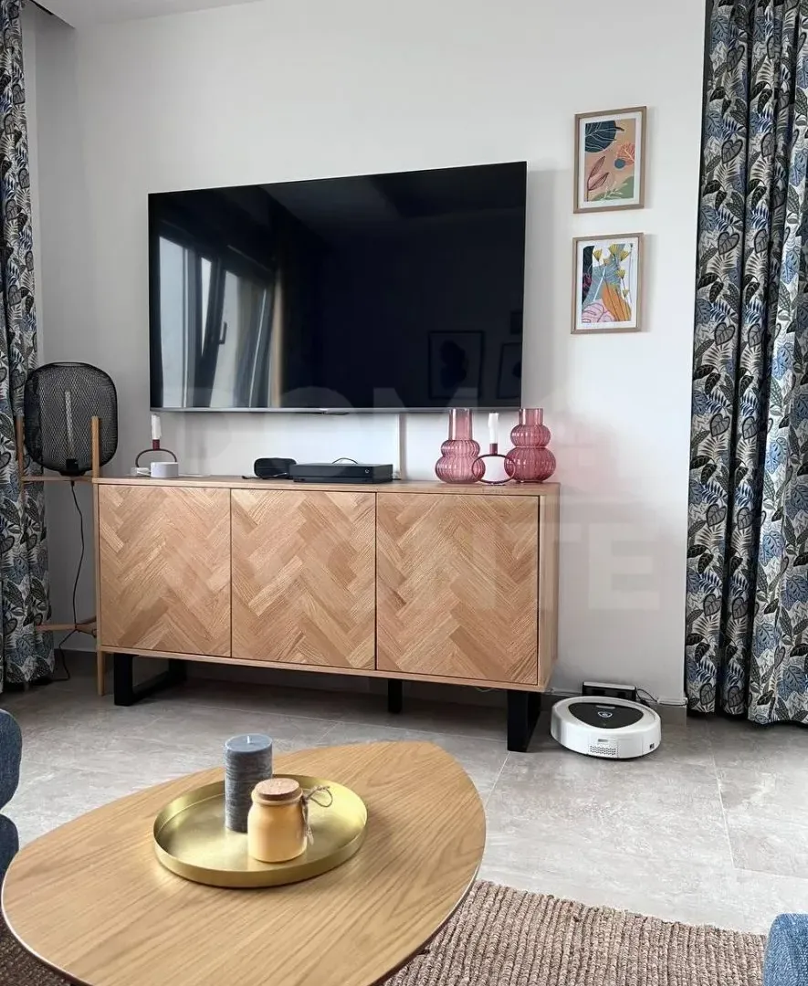 Izdavanje, dvosoban stan, 80m², Tivat, Crna Gora