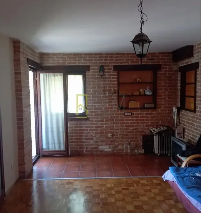 Prodaja, trosoban stan, 84m², Baston, Podgorica