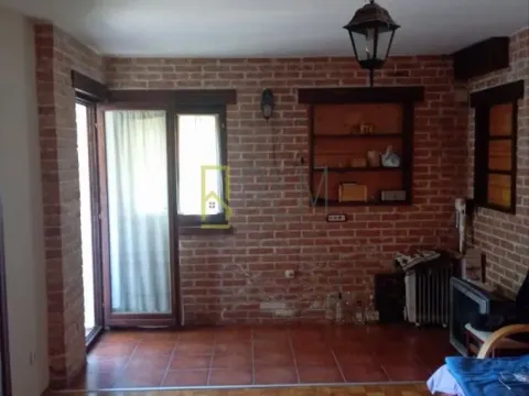 Prodaja, trosoban stan, 84m², Baston, Podgorica - image 1