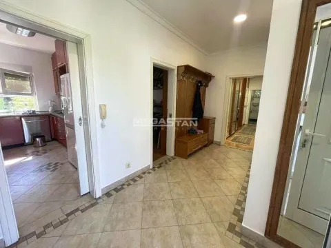 Izdavanje, kuća, 140m², Senjak, Beograd - image 14