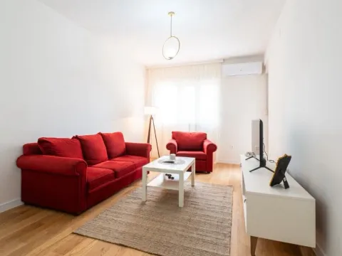 Izdavanje, stan, 45m², Central Point, Podgorica - image 1