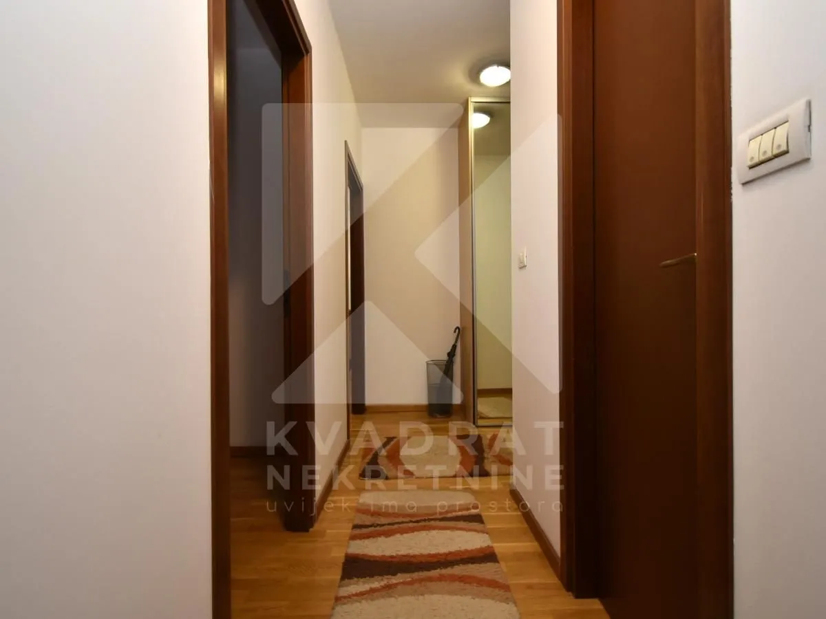 Izdavanje, dvosoban stan, 74m², City Kvart, Podgorica