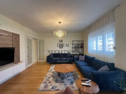 Izdavanje, trosoban stan, 95m², Central Point, Podgorica - image 2