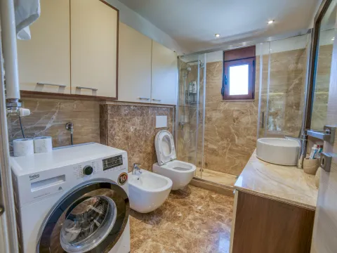 Rent, house, 170m², Zabjelo, Podgorica - image 9