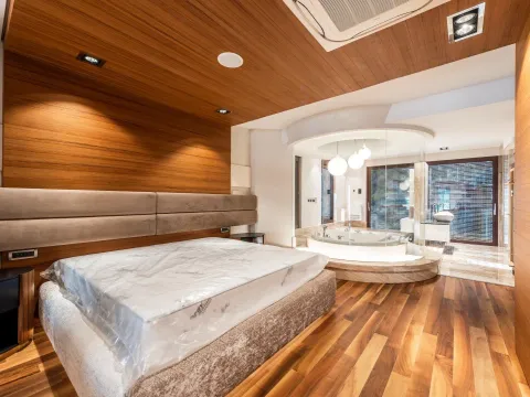 Prodaja, trosoban stan, 308m², Centar, Budva - image 16