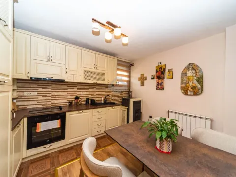 Prodaja, kuća, 200m², Donja Gorica, Podgorica - image 11