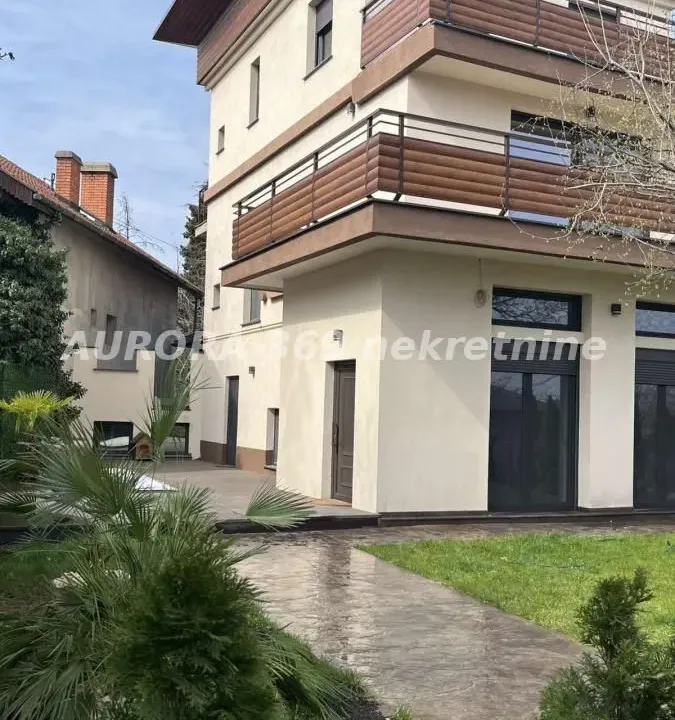 Izdavanje, kuća, 247m², Sremska Kamenica, Petrovaradin