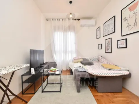 Izdavanje, garsonjera, 25m², City Kvart, Podgorica - image 1