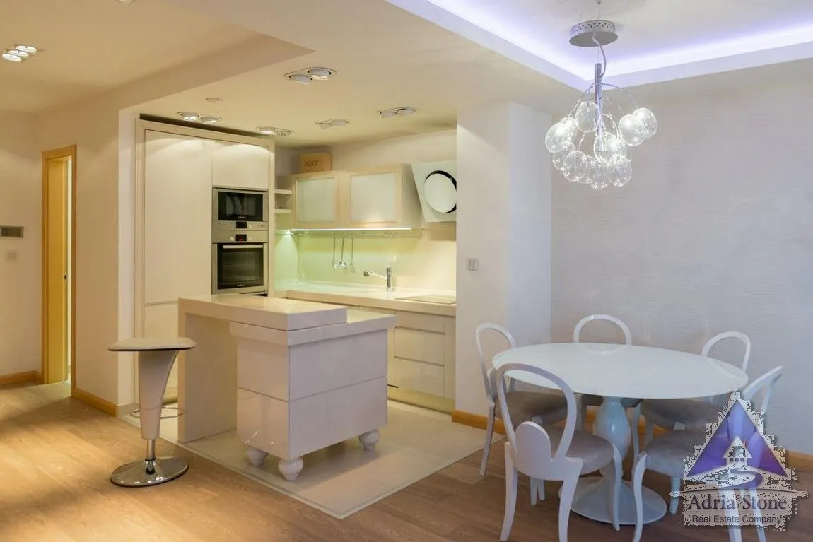 Rent, one bedroom apartment, 77m², Centar, Budva