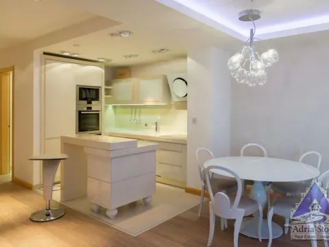 Rent, one bedroom apartment, 77m², Centar, Budva - image 8