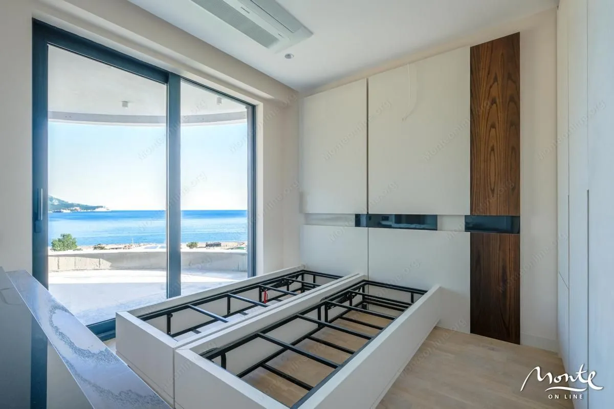 Sale, three bedroom apartment, 190m², Bečići, Budva