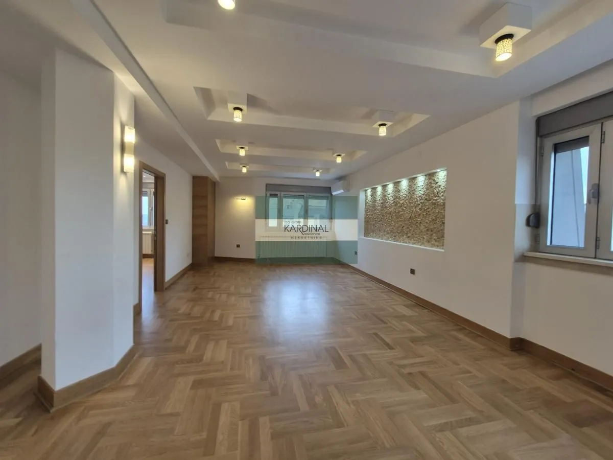 Prodaja, trosoban stan, 77m², Vašarište, Jagodina