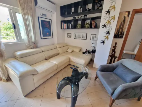 Rent, two bedroom apartment, 75m², Budva, Crna Gora - image 17