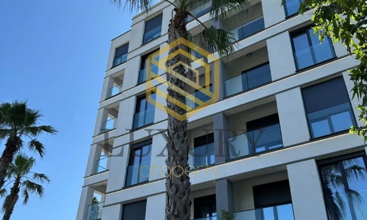 Izdavanje, trosoban stan, 111m², Zagorič, Podgorica