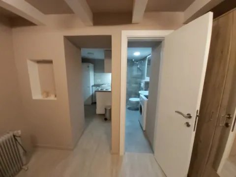 Izdavanje, garsonjera, 22m², Centar, Budva - image 5